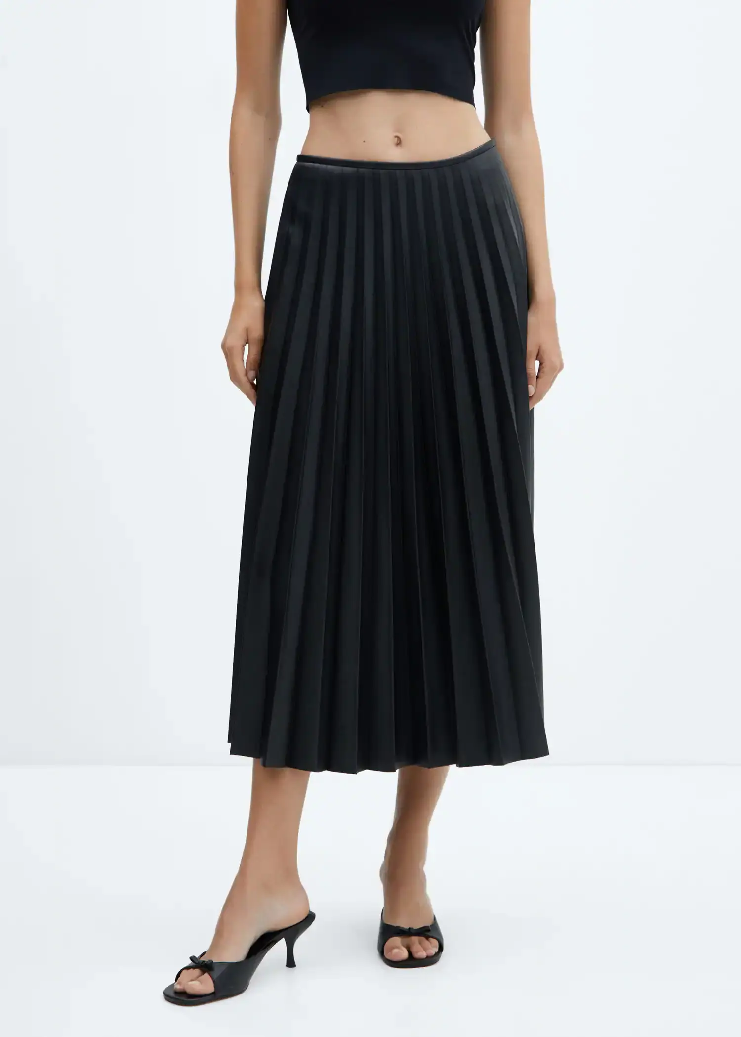 Mango Leather-effect pleated skirt. 2