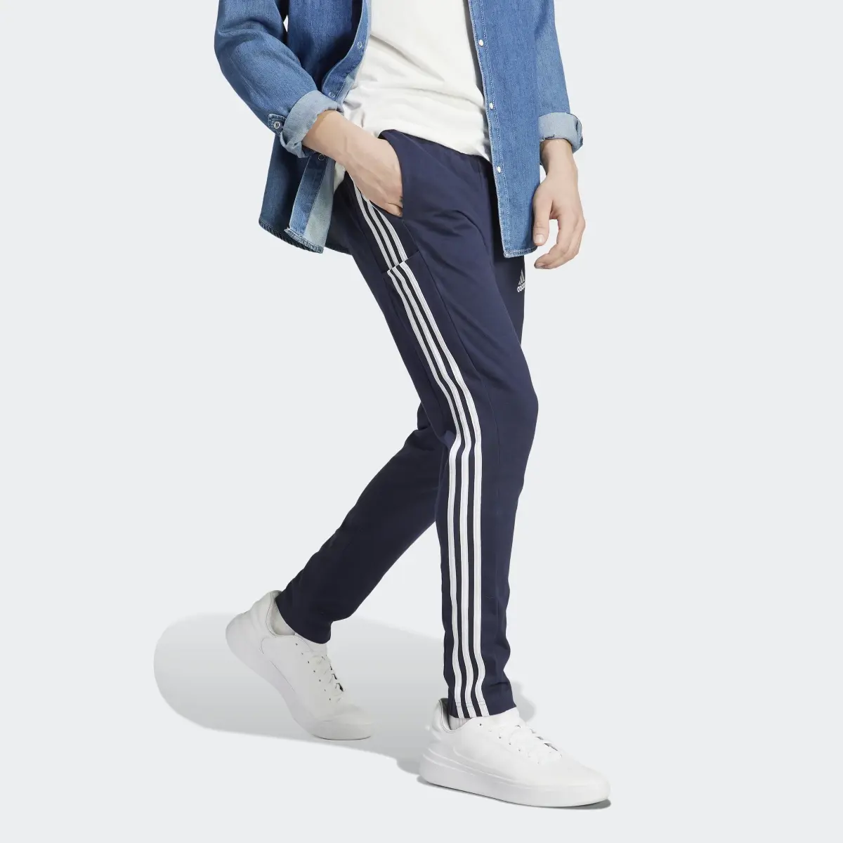 Adidas Pants Essentials 3 Franjas Tejido Jersey Dobladillo Abierto. 3