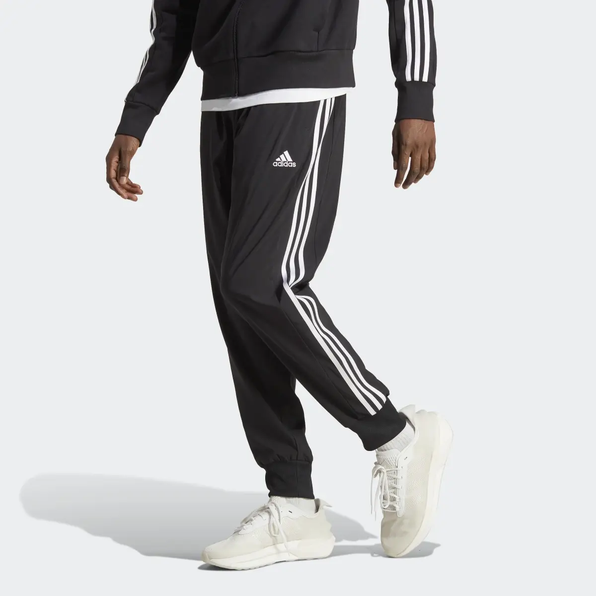 Adidas Calças Afuniladas AEROREADY 3-Stripes Essentials. 1