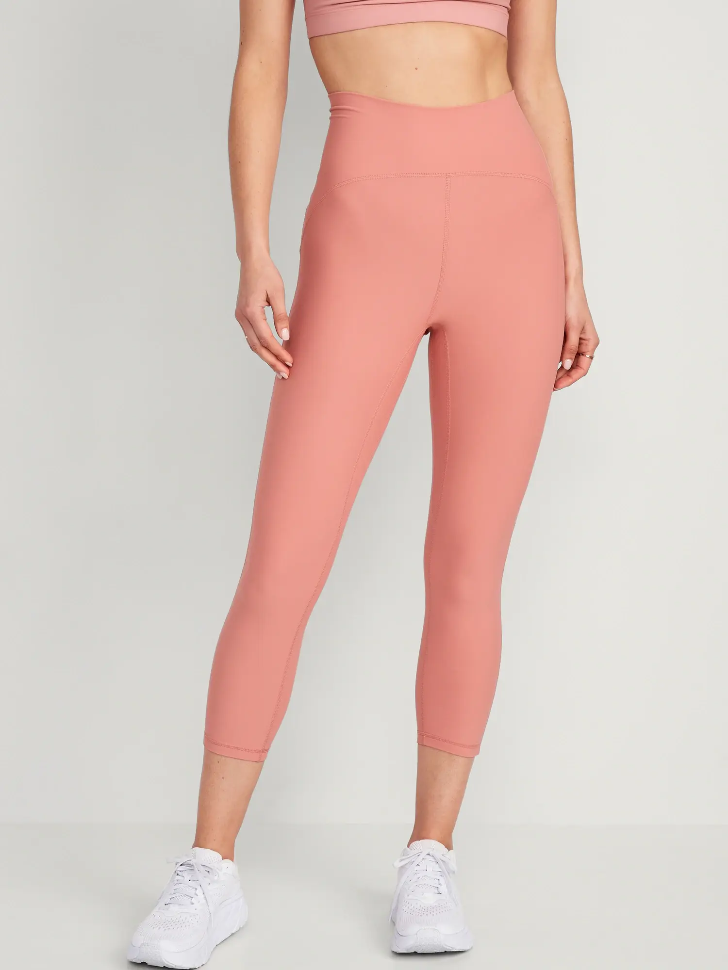 Old Navy Extra High-Waisted PowerLite Lycra® ADAPTIV Cropped Leggings for Women pink. 1