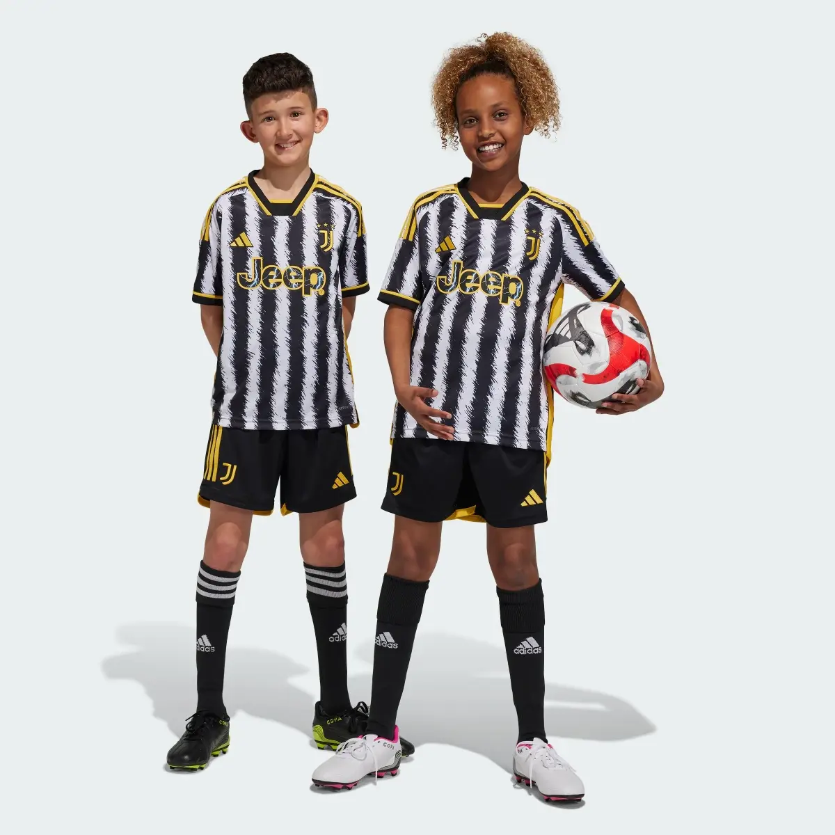 Adidas Juventus 23/24 Home Shorts Kids. 1