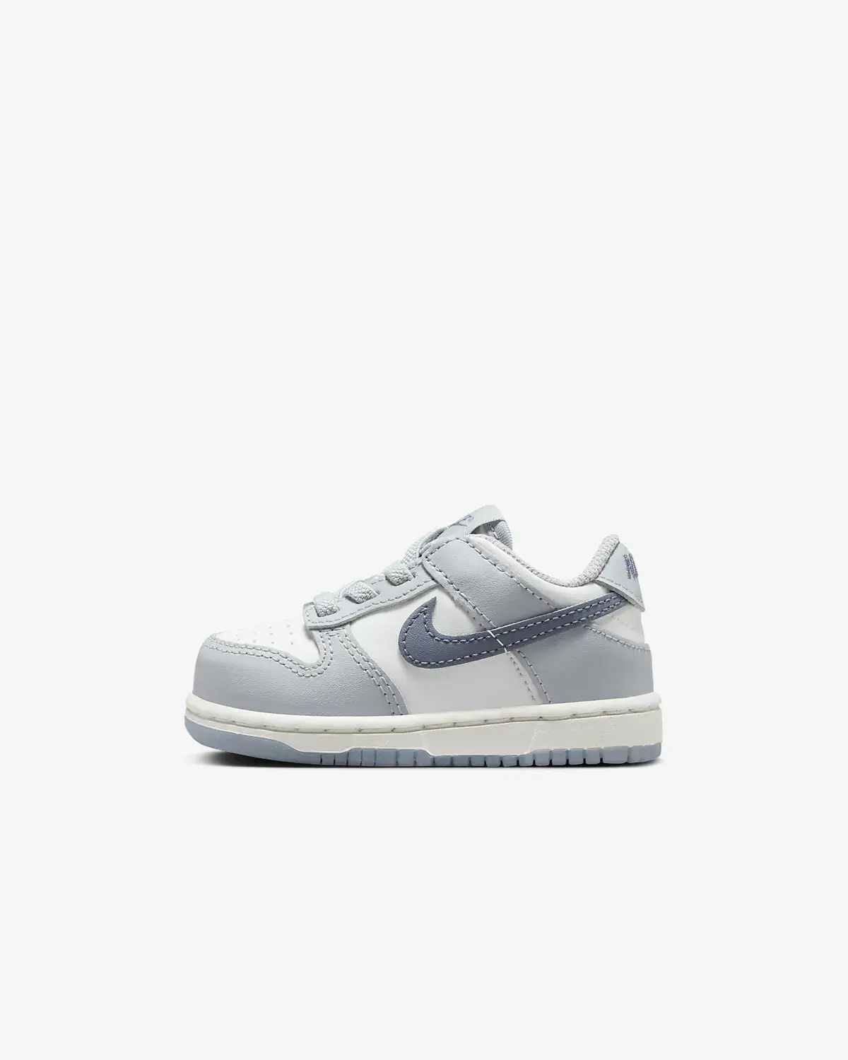 Nike Dunk Low. 1