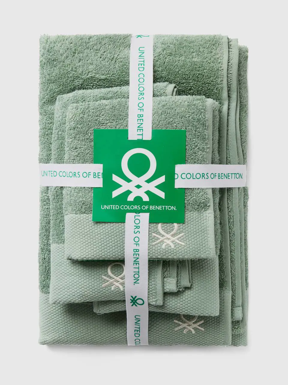 Benetton green towel set in 100% cotton. 1