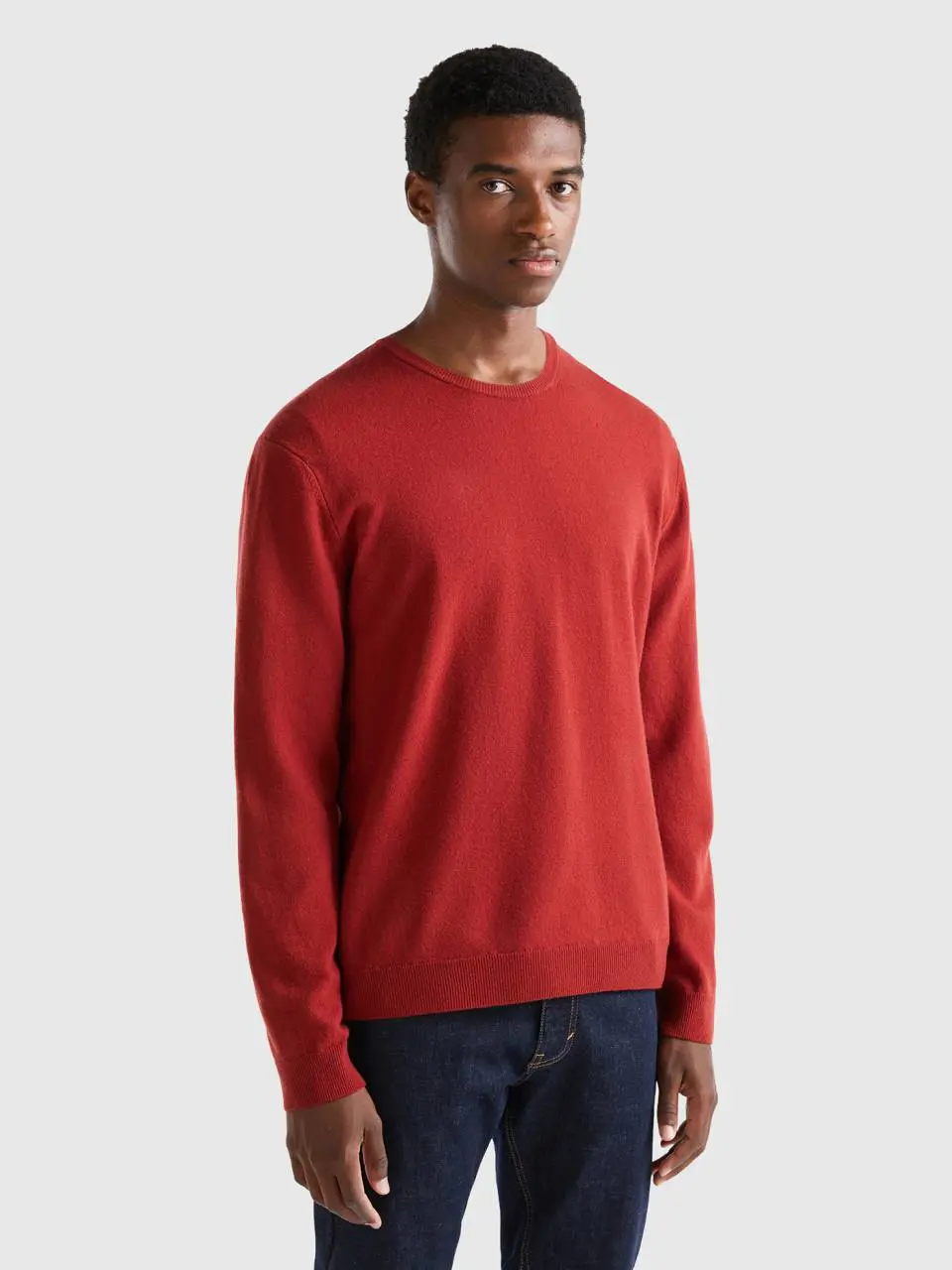 Benetton burgundy crew neck sweater in pure merino wool. 1