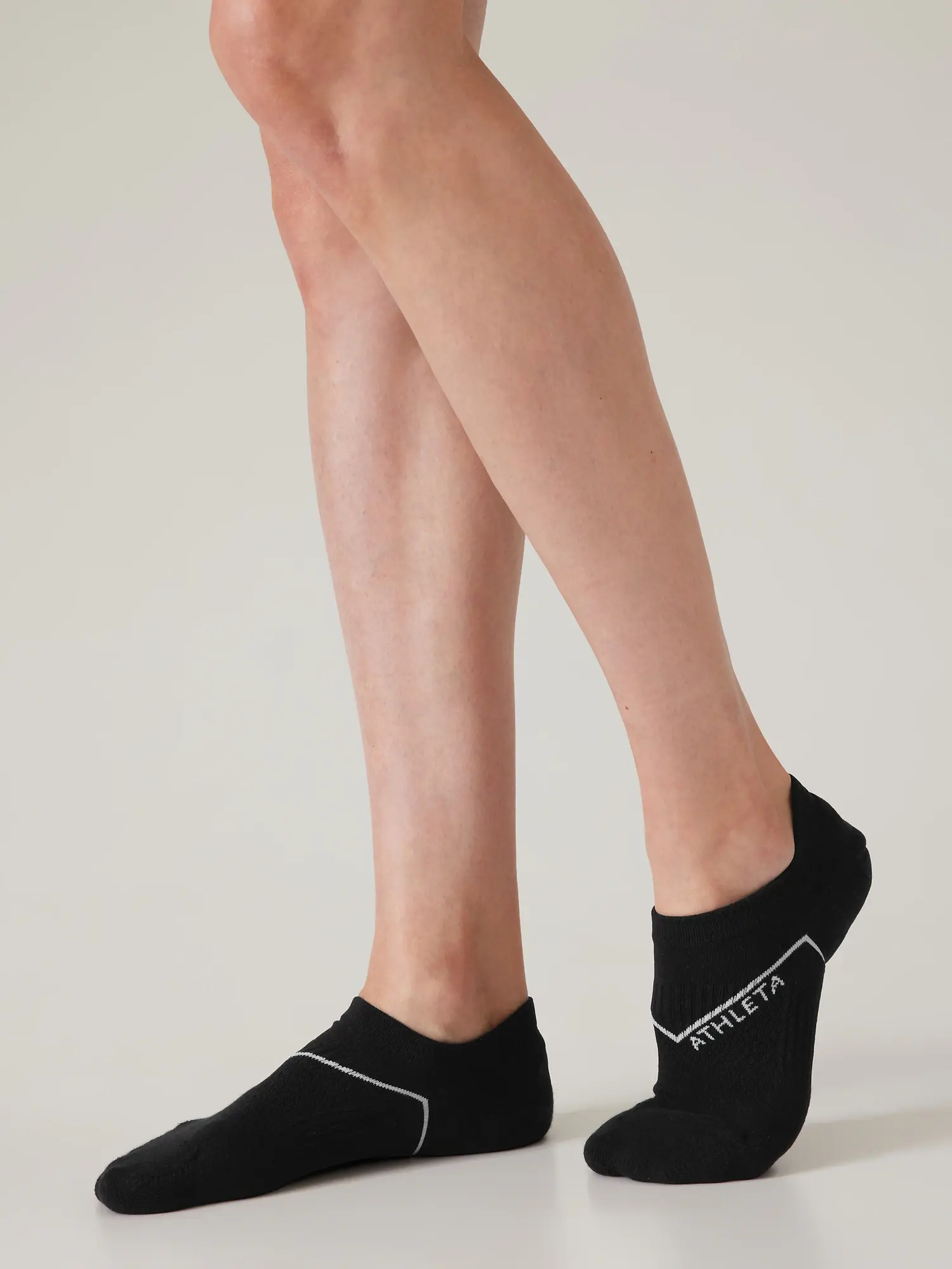 Athleta Everyday No Show Sock black. 1