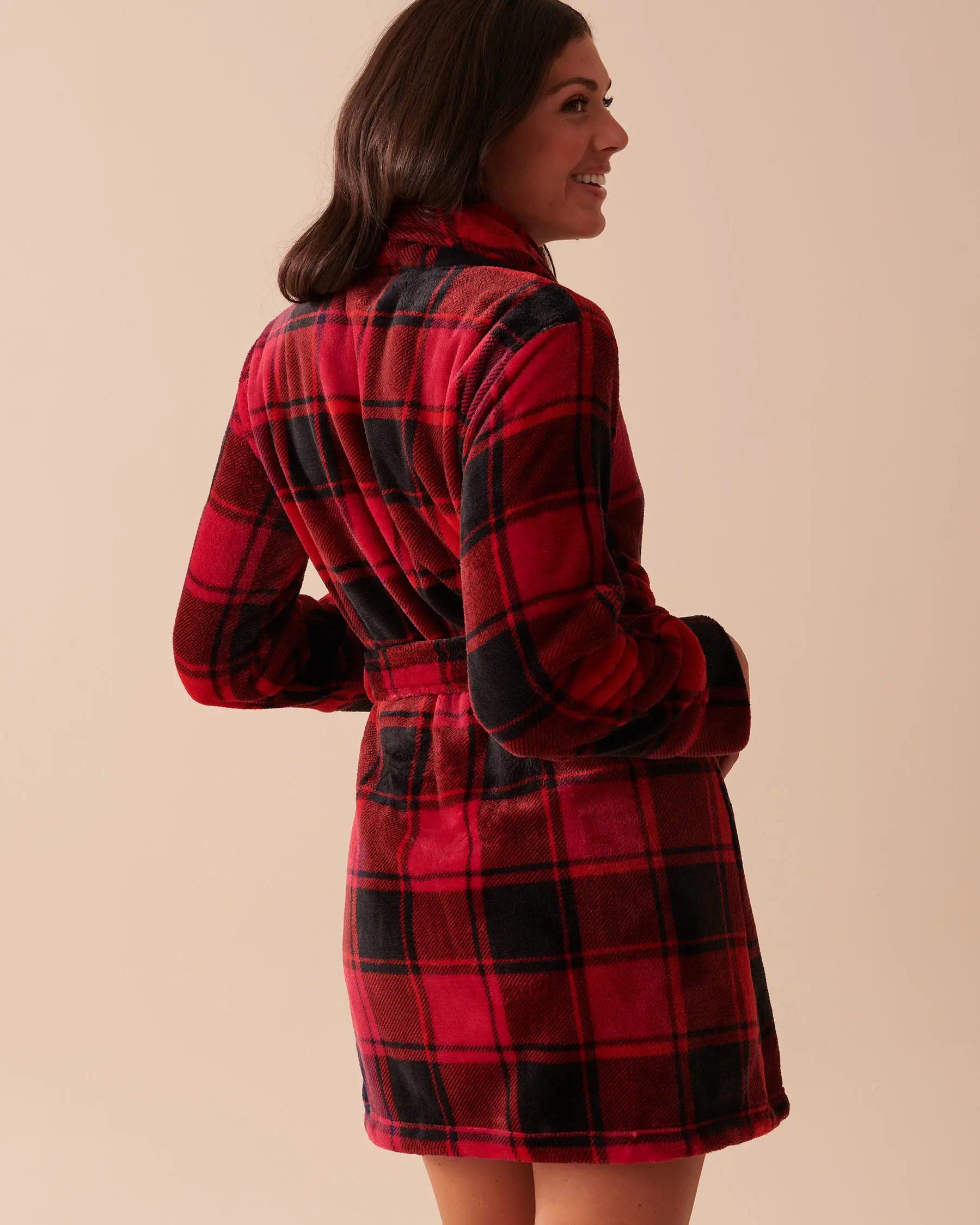 La Vie en Rose Buffalo Plaid Soft Plush Robe. 2