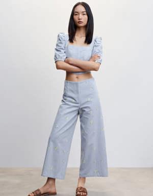 Culotte pants with embroidered flowers 