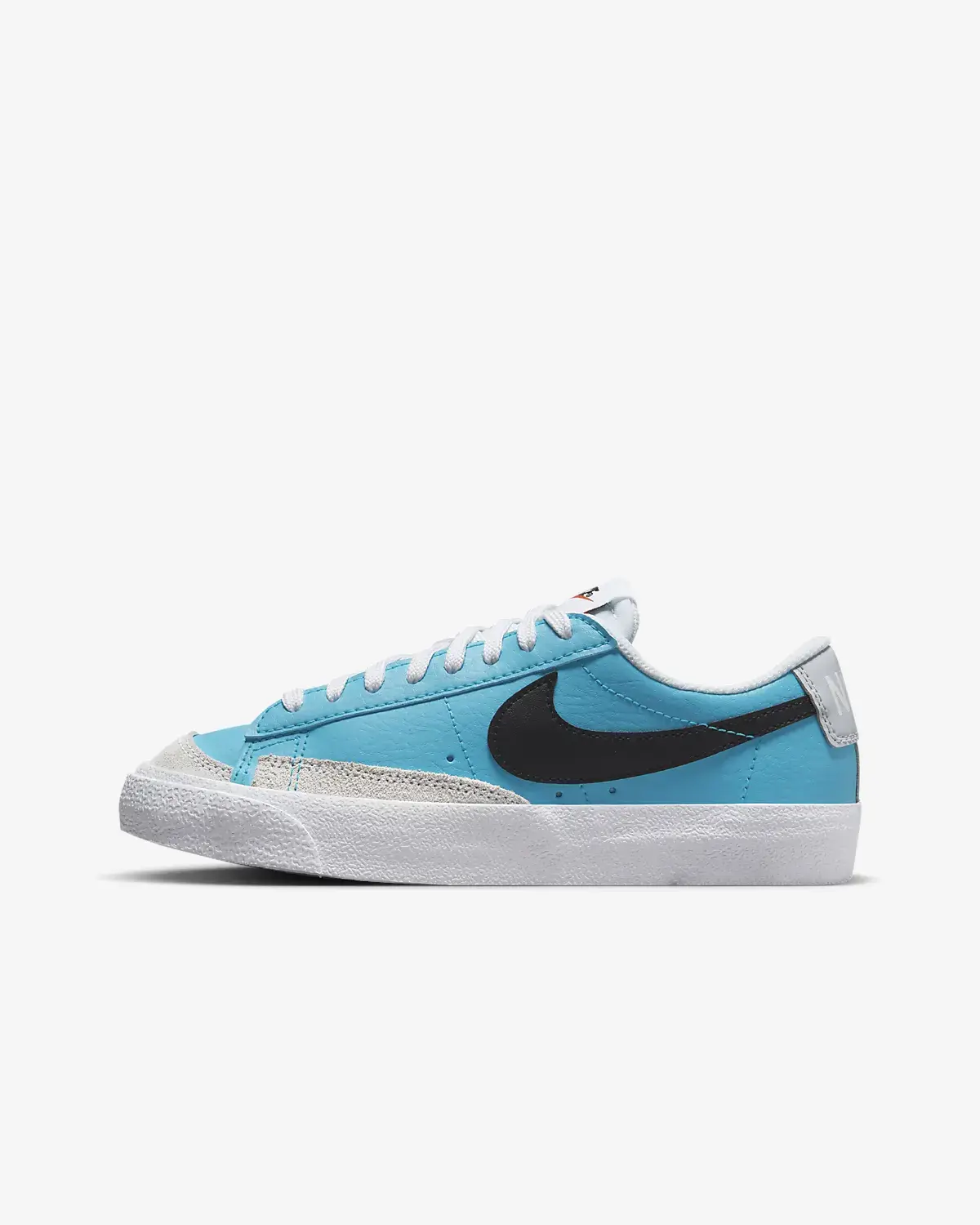 Nike Blazer Low '77. 1