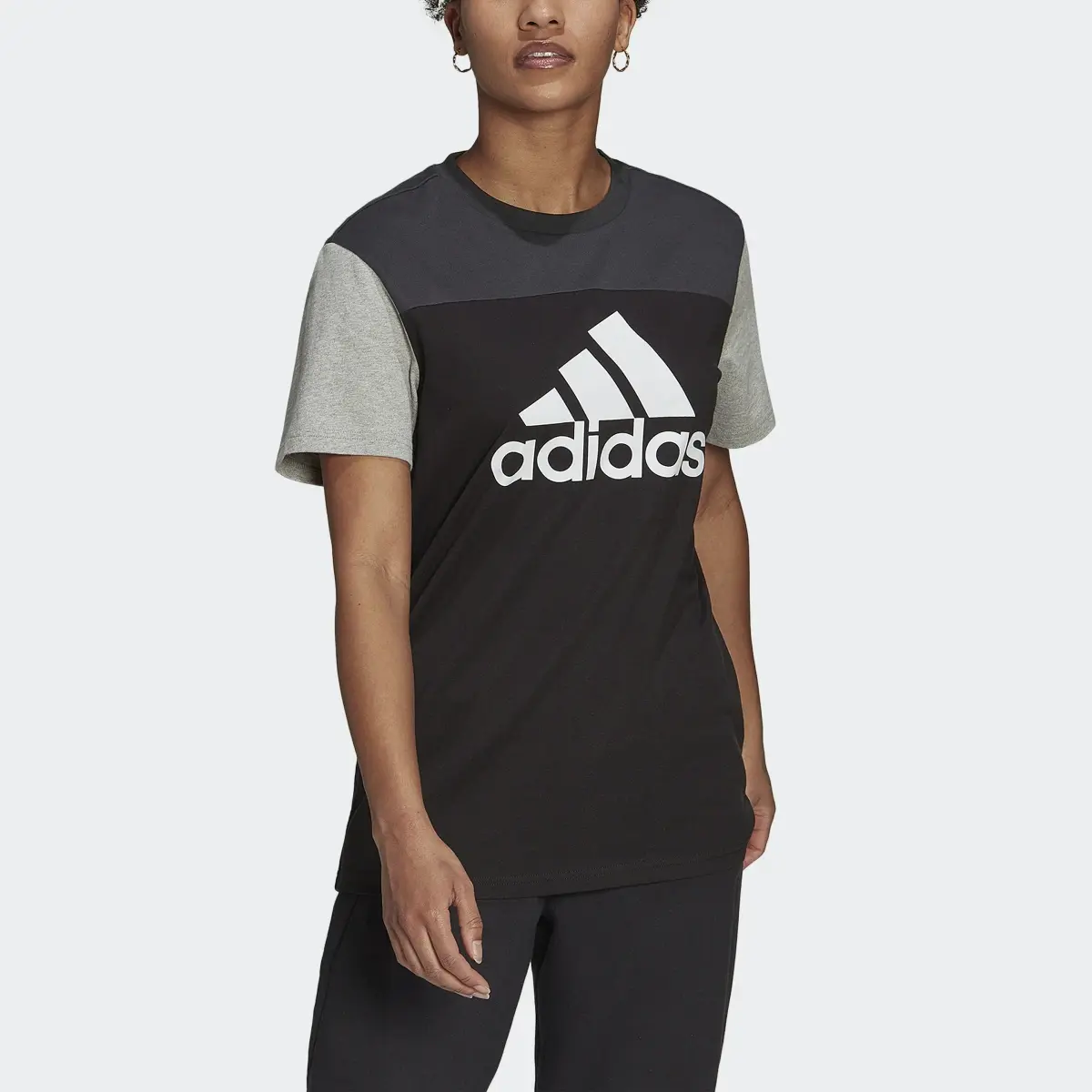 Adidas Playera Essentials Colorblock Logo. 1