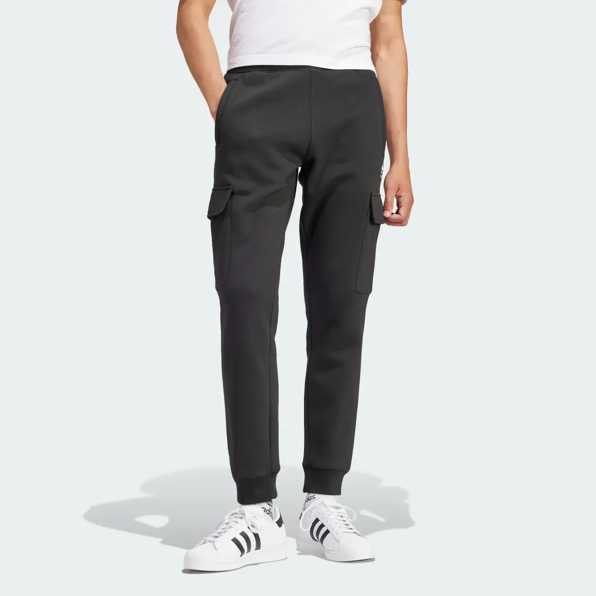Adidas Pantaloni Trefoil Essentials Cargo. 1