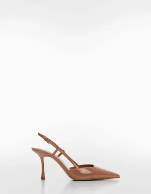 Pointed toe shoe with heel