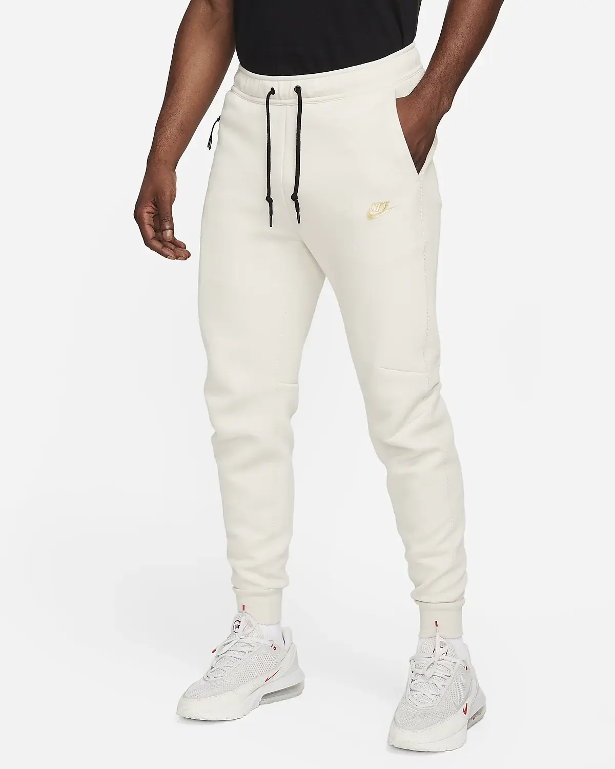 Nike Sportswear Tech Fleece. 1