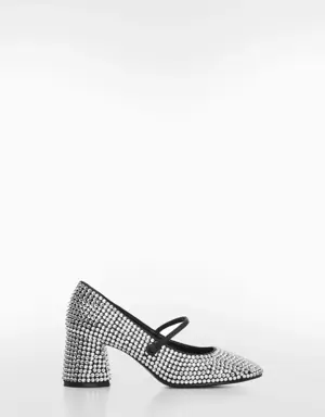 Parlak topuklu ayakkabı