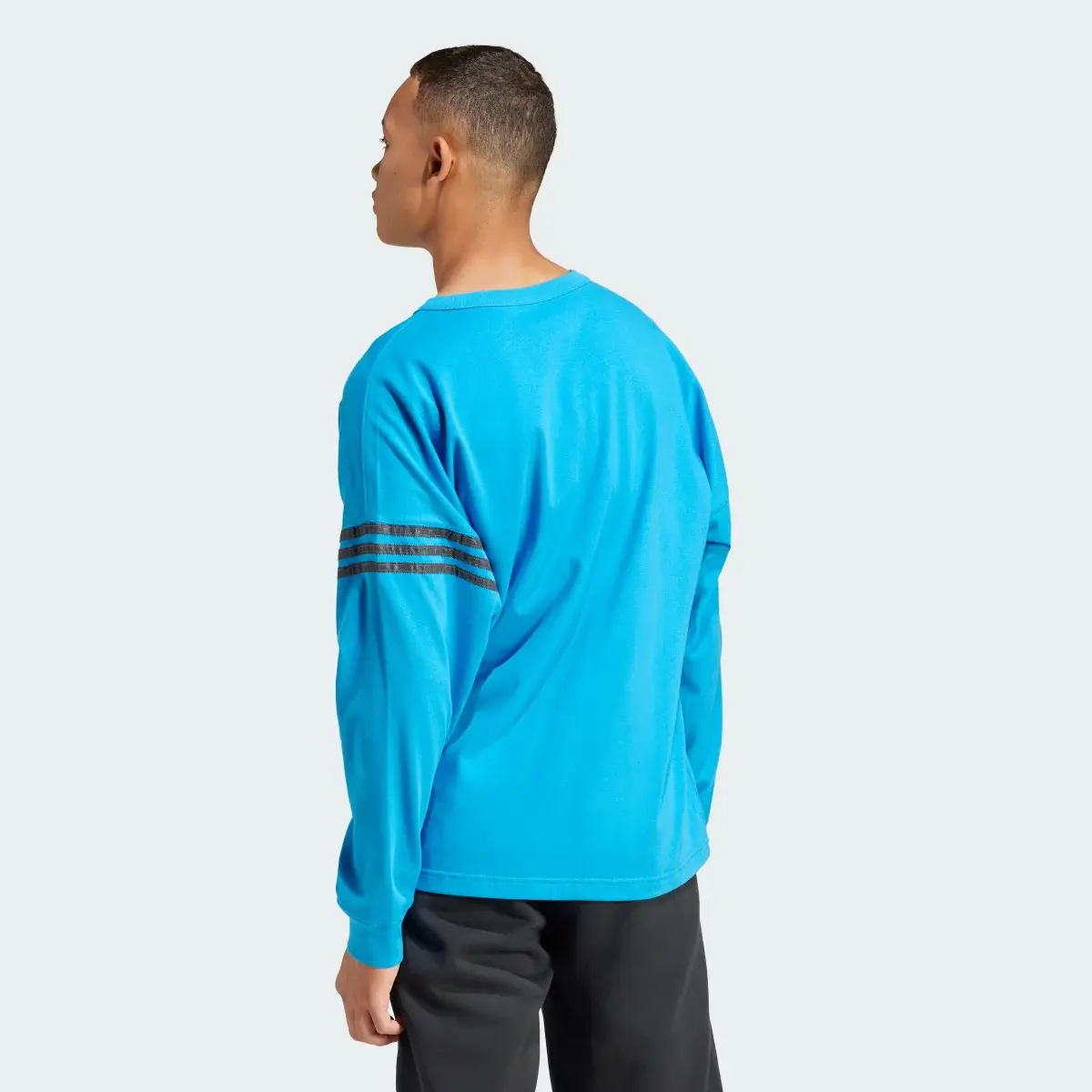 Adidas Street Neuclassic Longsleeve. 3