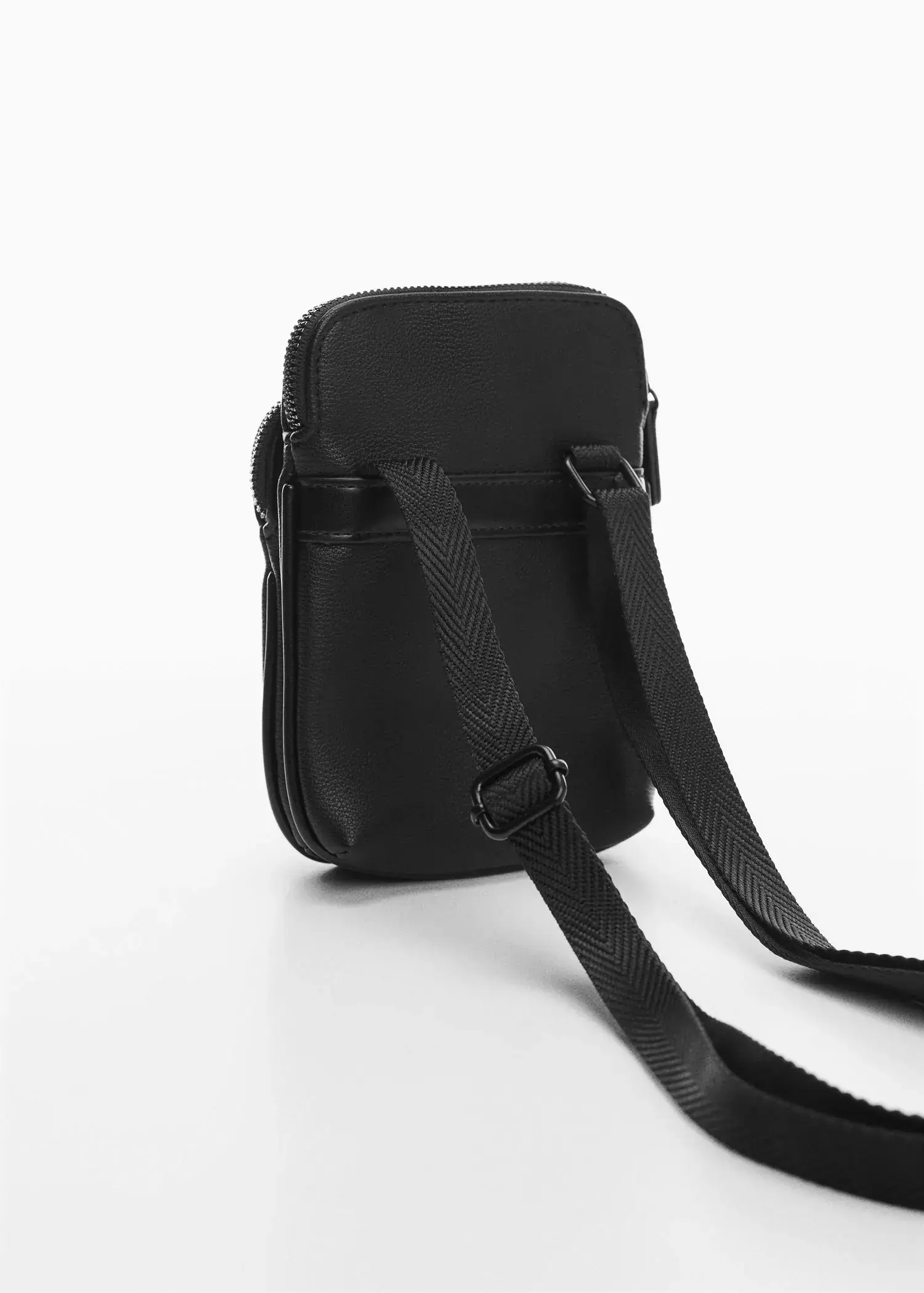 Mango Mini leather-effect shoulder bag. 3