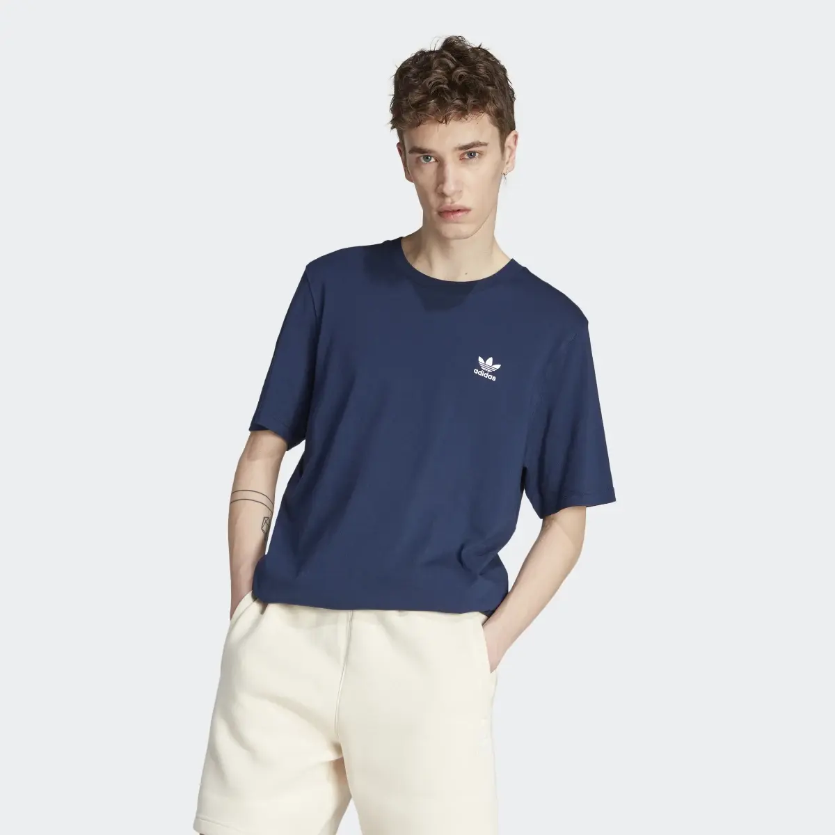 Adidas T-shirt Trèfle Essentials. 2