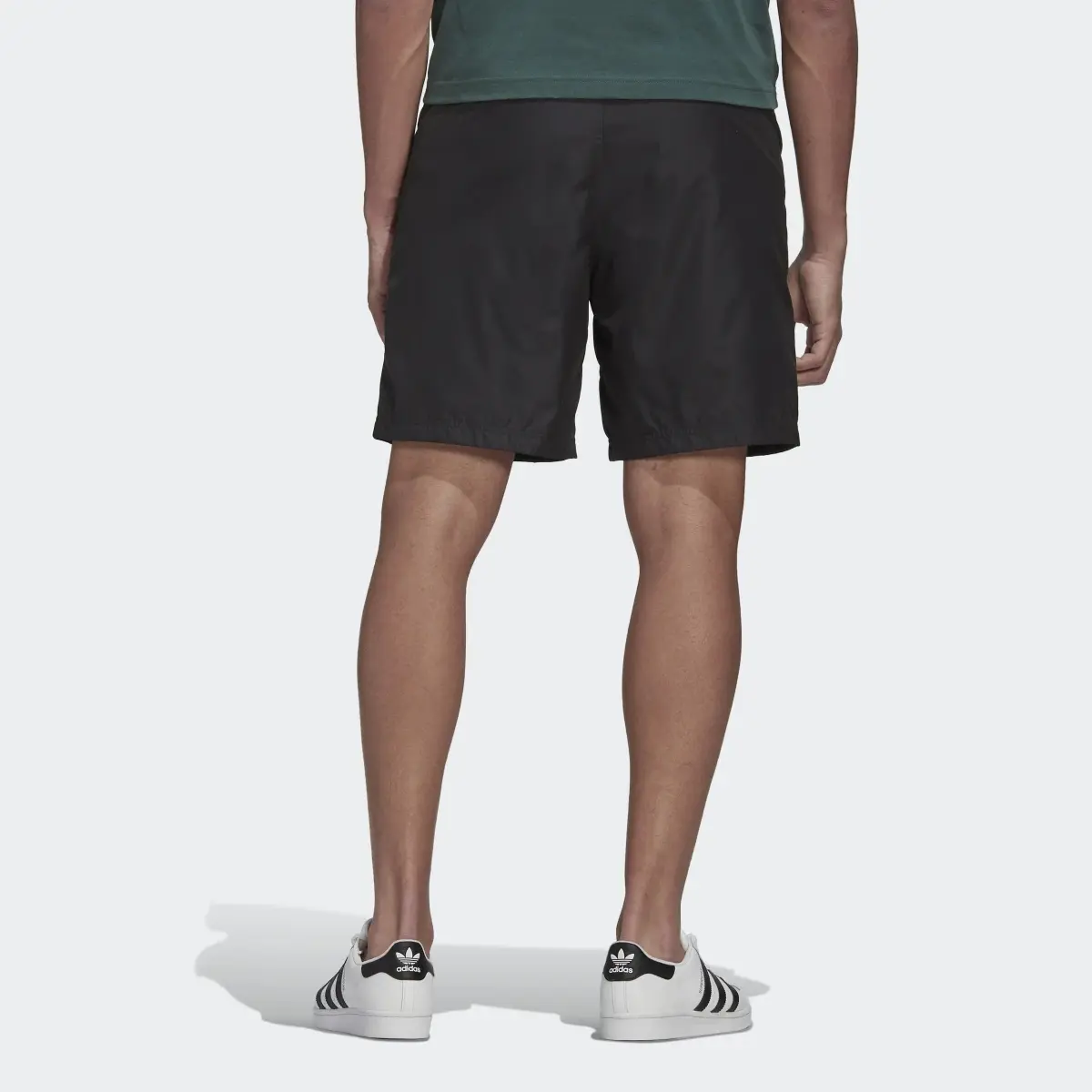 Adidas Adicolor Essentials Trace Shorts. 2