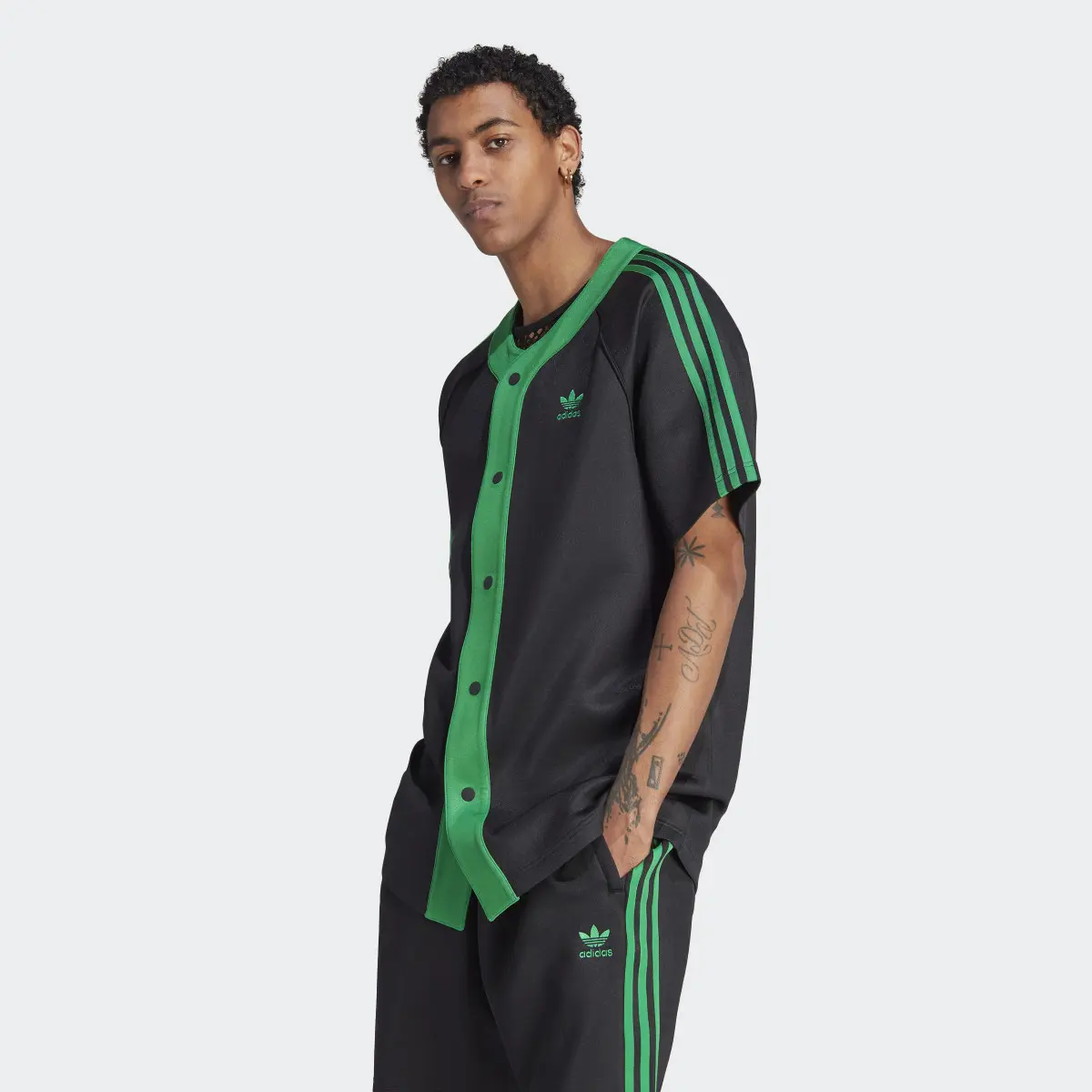 Adidas adicolor Classics+ Short Sleeve Oberteil – Genderneutral. 2