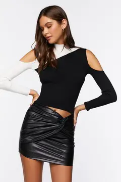 Forever 21 Forever 21 Faux Leather Twisted Mini Skirt Black. 2