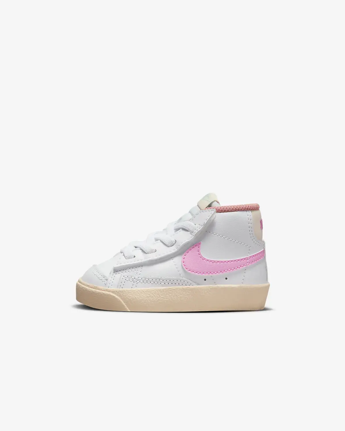 Nike Blazer Mid '77. 1