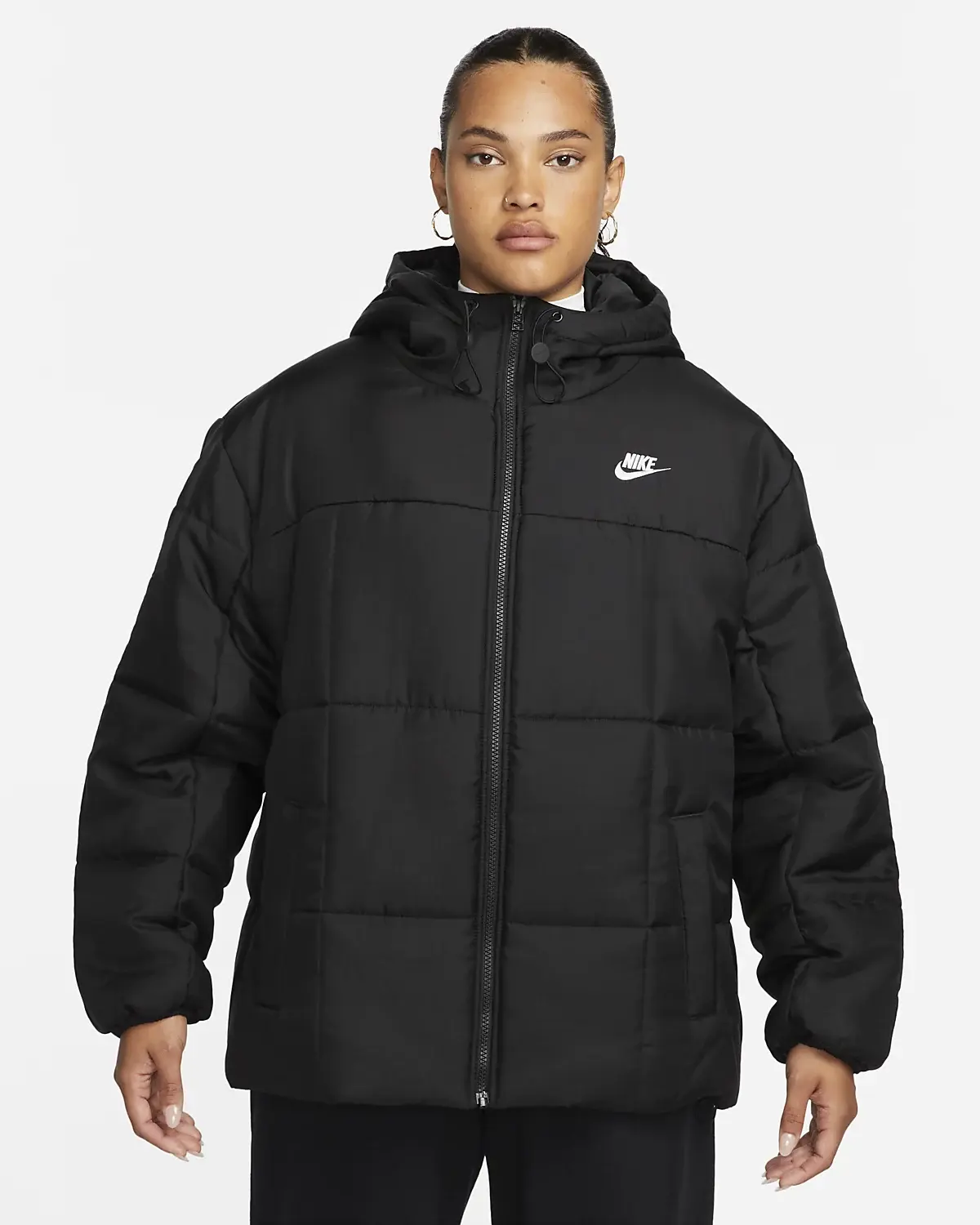 Nike Sportswear Essential. 1