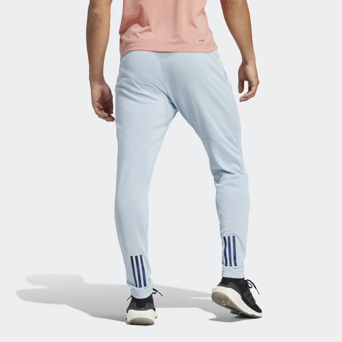 Adidas Pantaloni da allenamento Train Essentials Seasonal Woven. 2