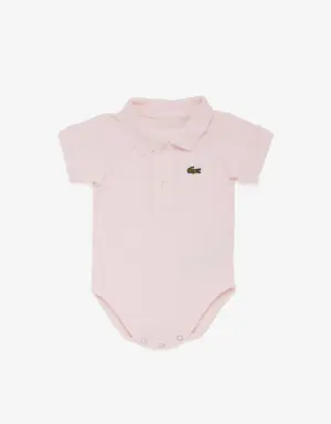 Lacoste Baby-Box-Set mit Strampler aus Bio-Baumwolle in recycelter Box.
