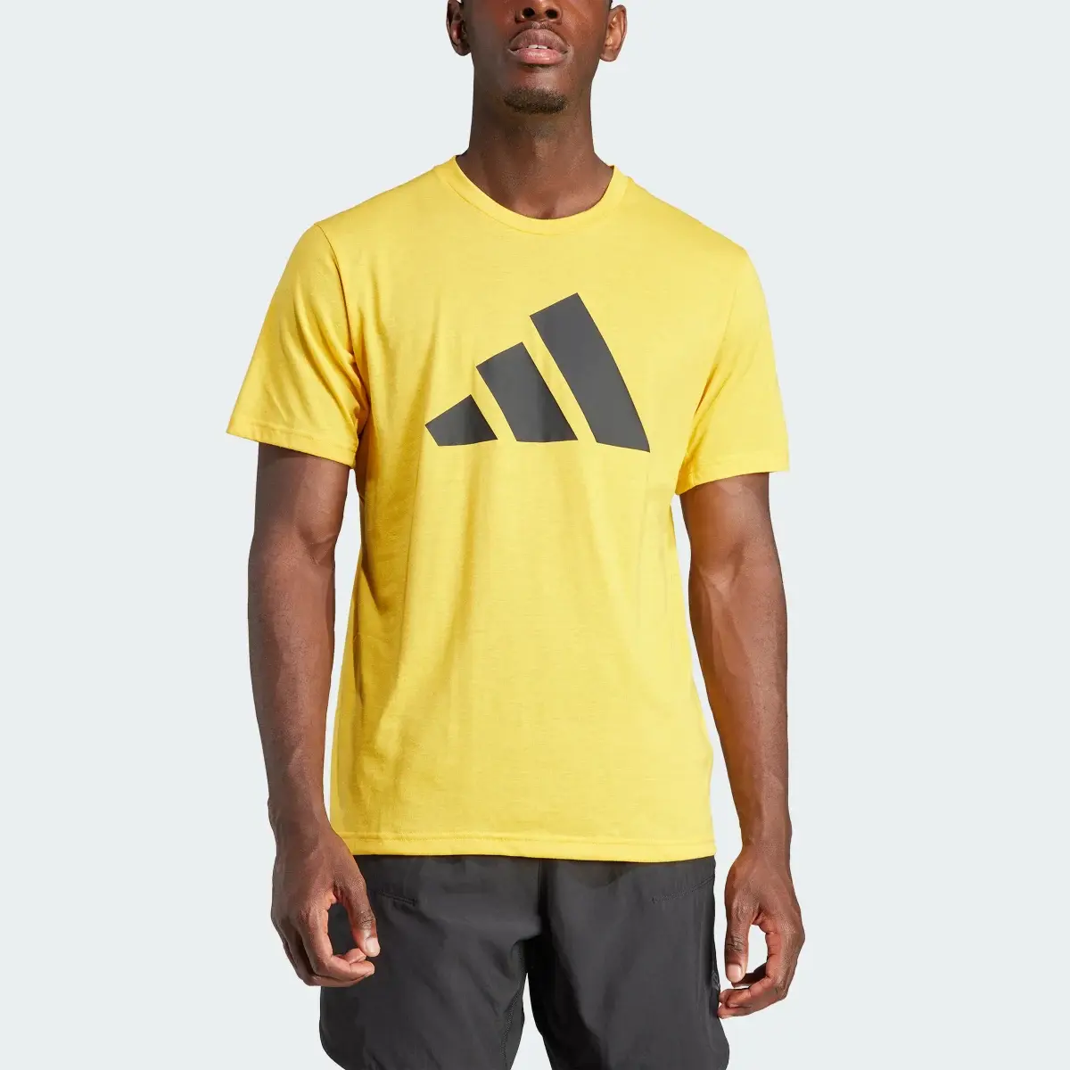 Adidas Playera Deportiva Train Essentials Feelready Logo. 1