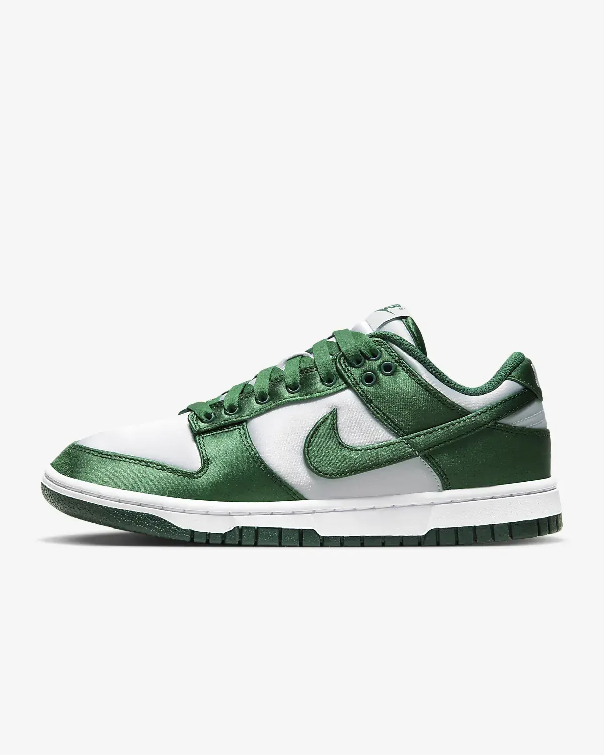 Nike Dunk Low. 1