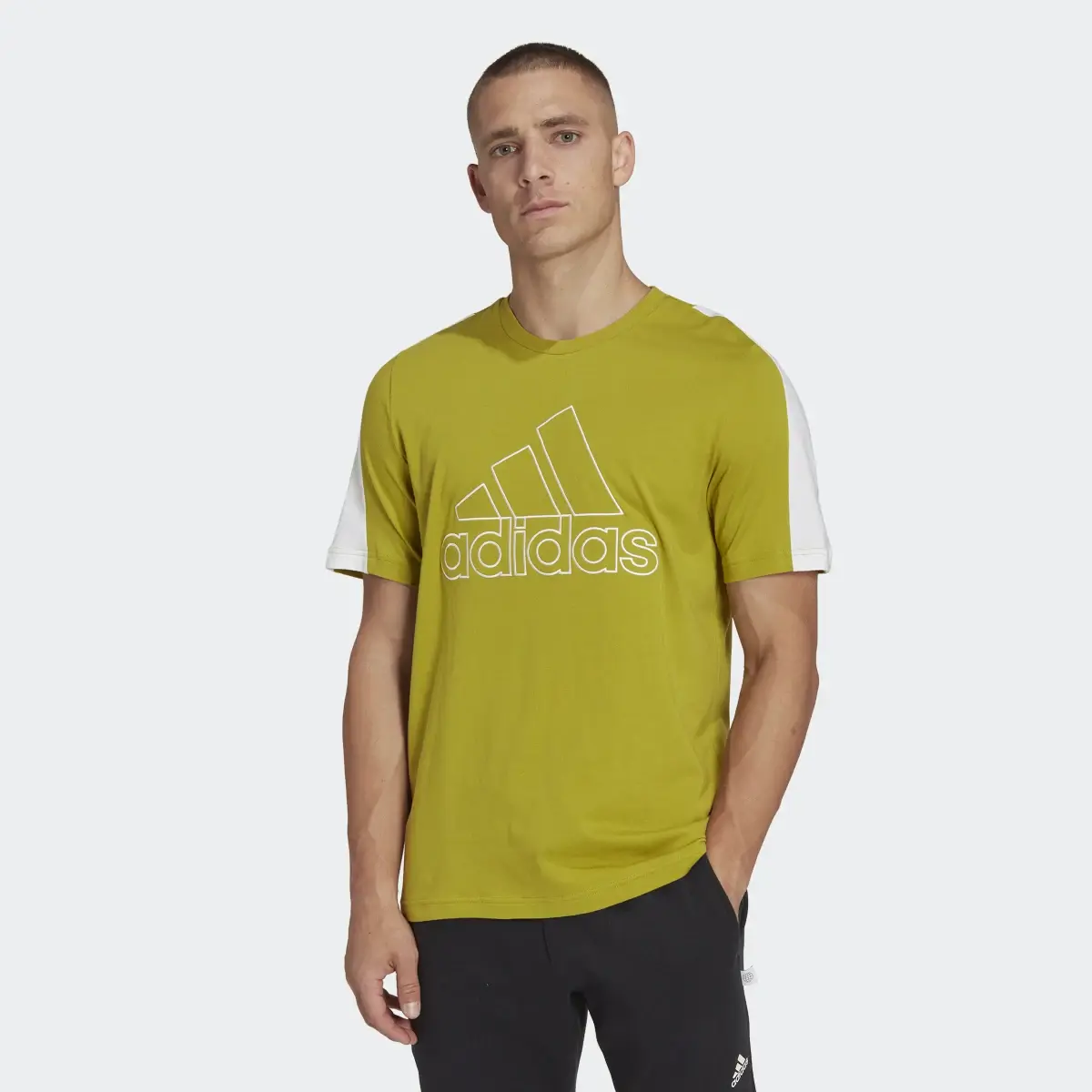 Adidas Playera Future Icons Badge of Sport Bordada. 2