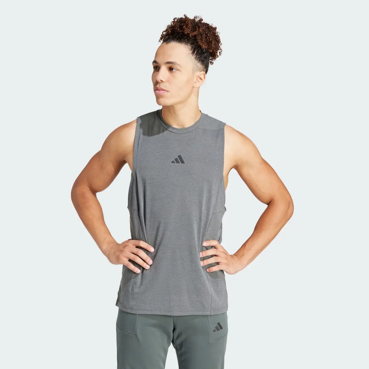 Adidas Camiseta sin mangas Designed for Training Workout. 2