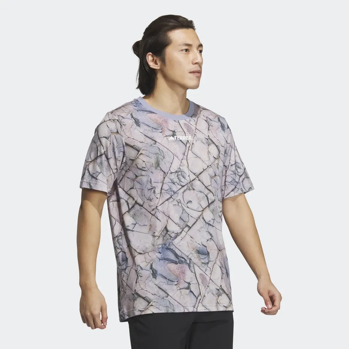 Adidas National Geographic Graphic Tencel Kısa Kollu Tişört (Unisex). 3