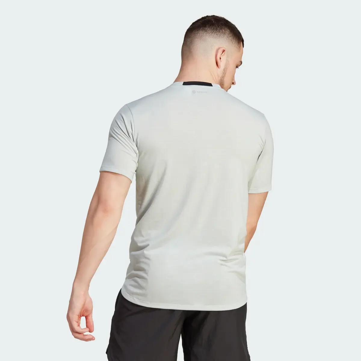 Adidas Designed for Training Tişört. 3