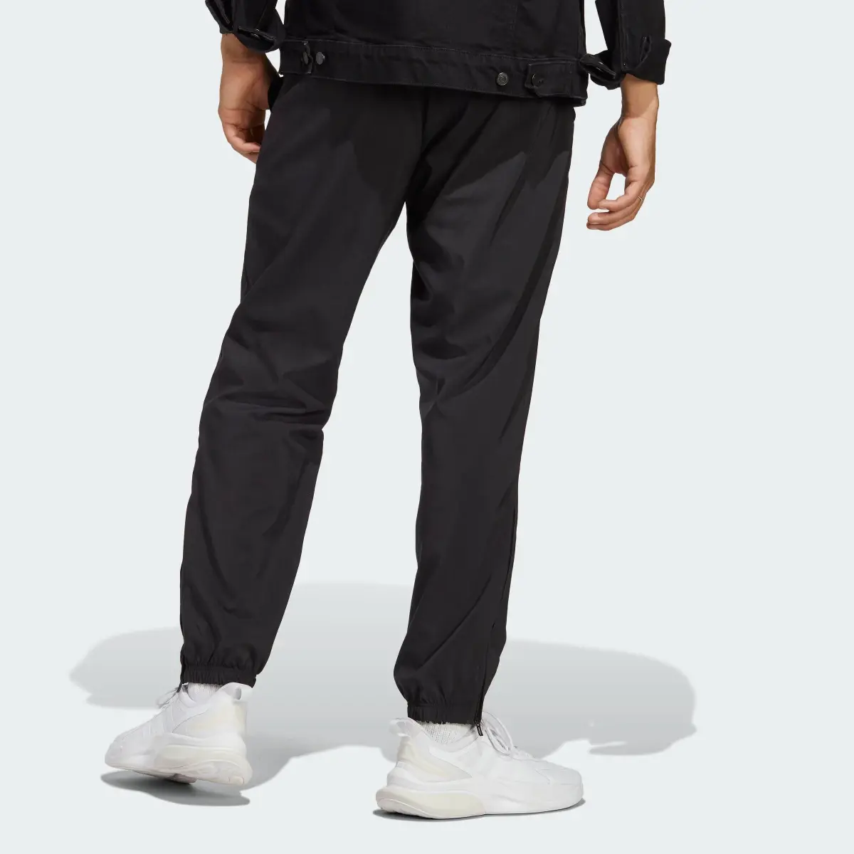Adidas Pantalon à ourlet élastique et petit logo AEROREADY Essentials Stanford. 2