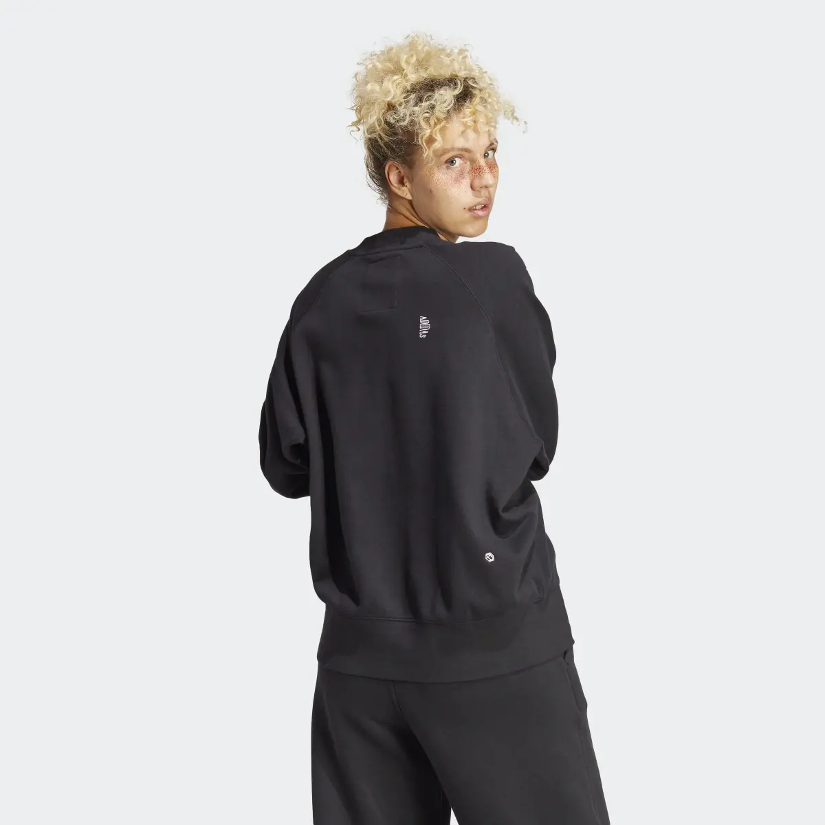 Adidas Sweat-shirt ras-du-cou oversize avec graphismes inspirés de la lithothérapie. 3
