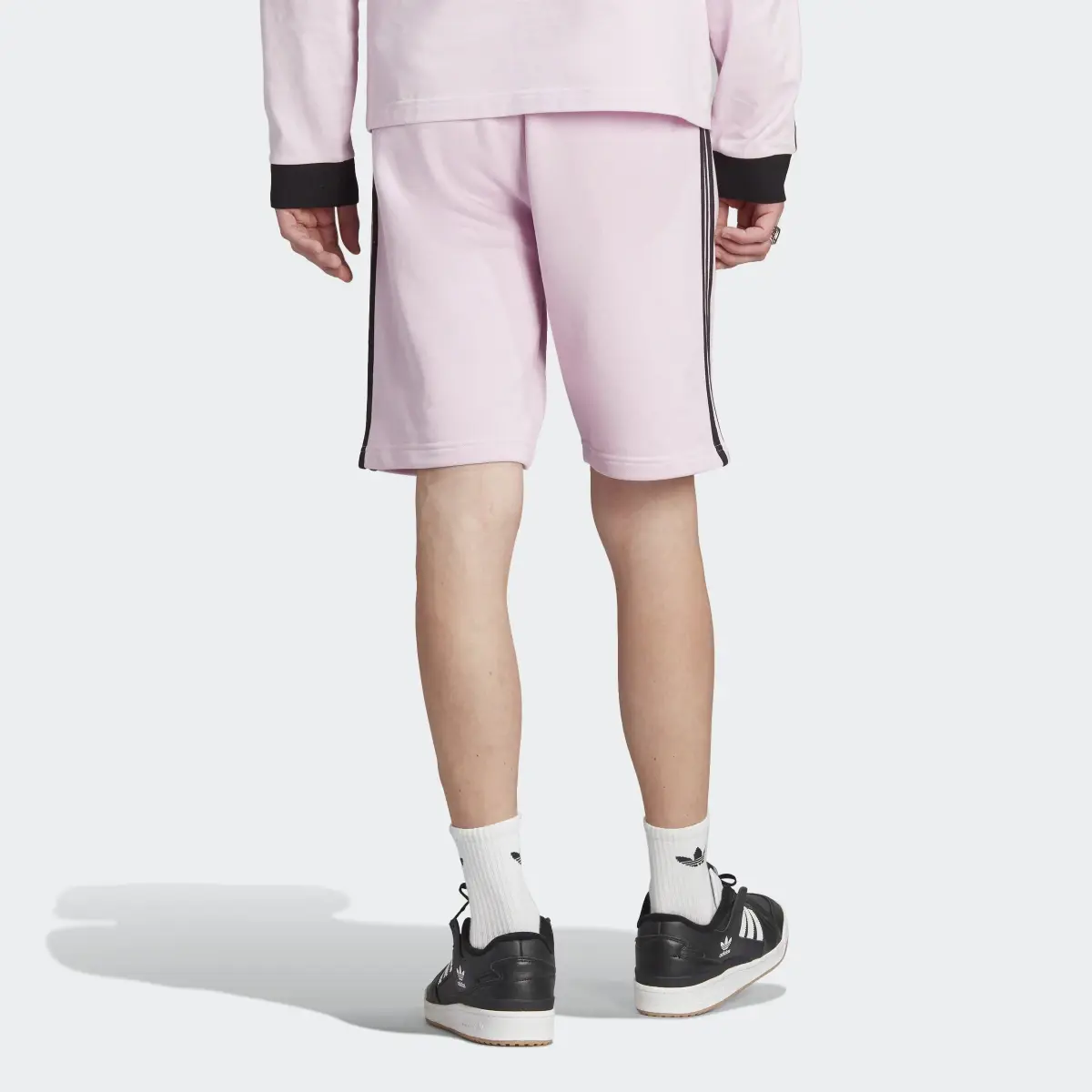 Adidas adicolor Classics 3-Streifen Sweat Shorts. 2