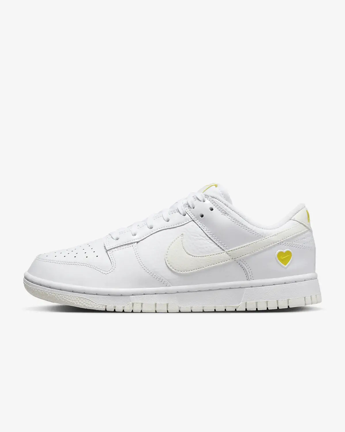 Nike Dunk Low. 1