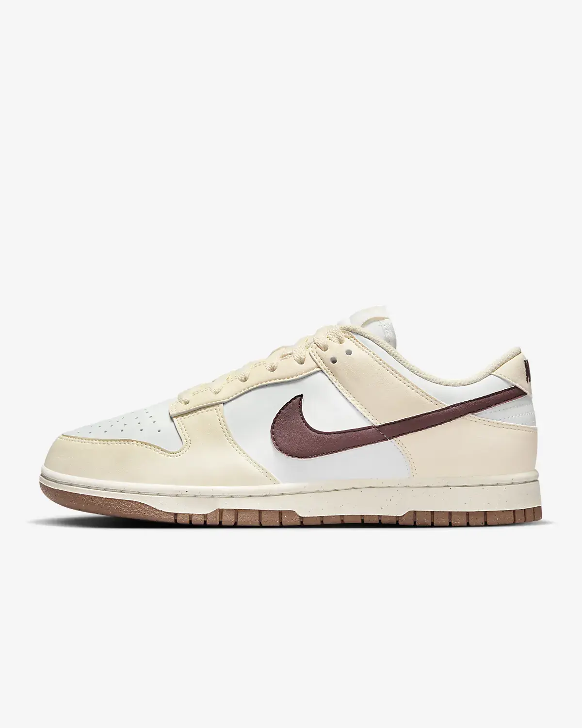 Nike Dunk Low. 1