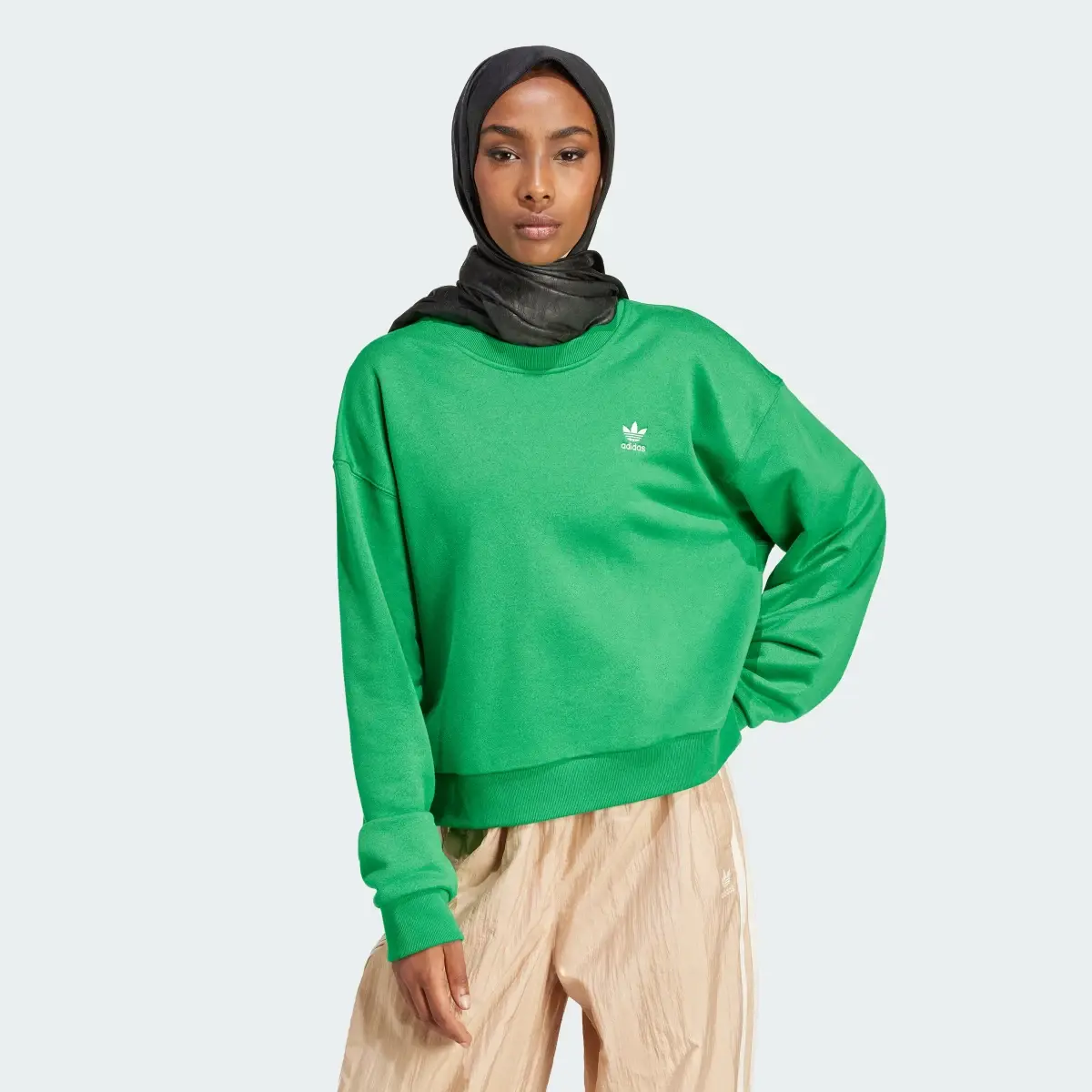 Adidas Adicolor Trefoil Cropped Sweater. 2