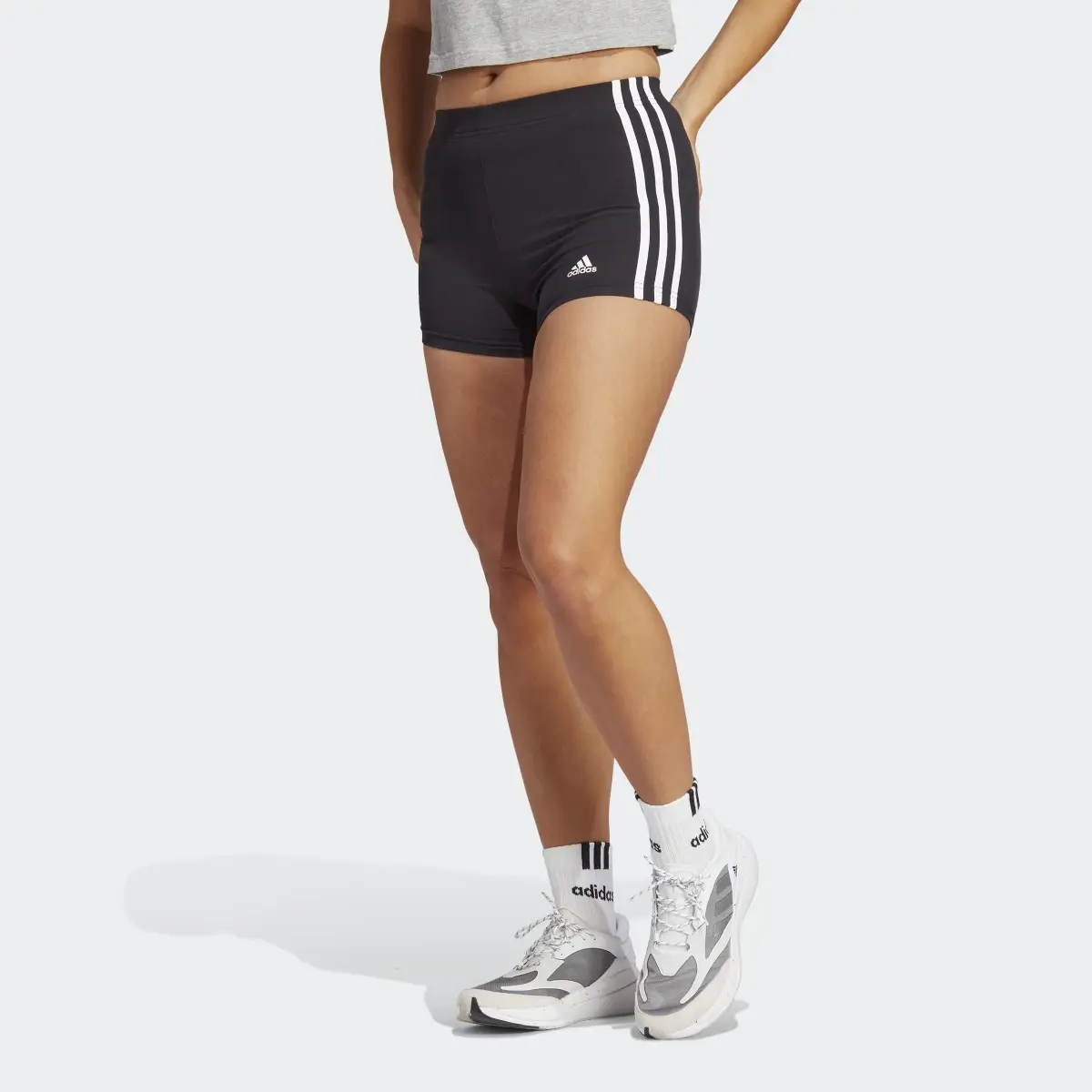 Adidas Essentials 3-Streifen Single Jersey Booty Shorts. 1