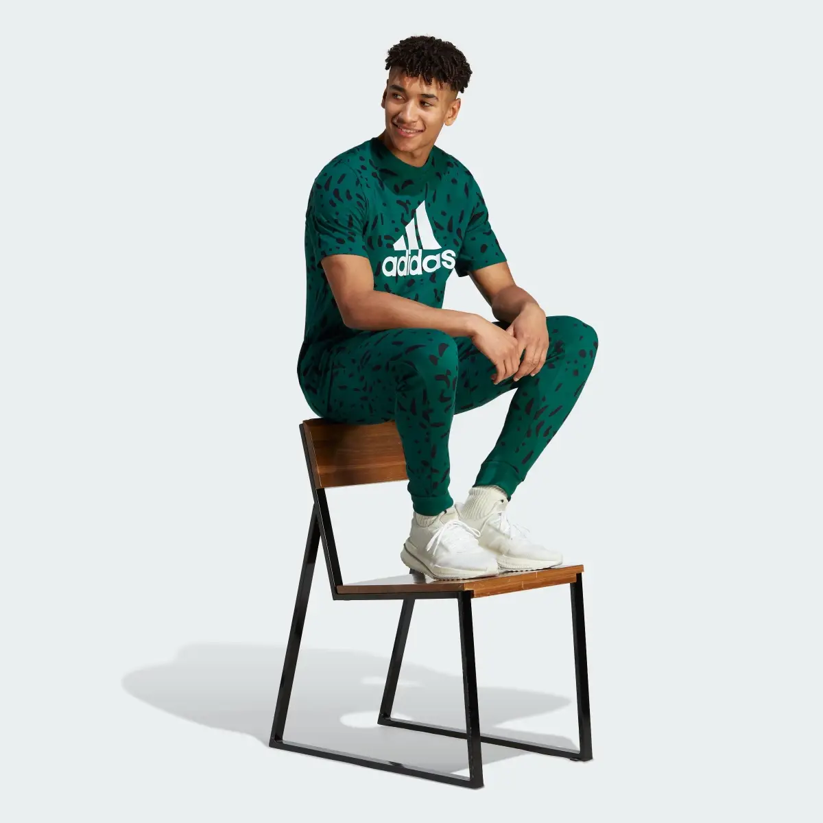 Adidas Pants Essentials Logo Estampado Puño Ajustado. 3