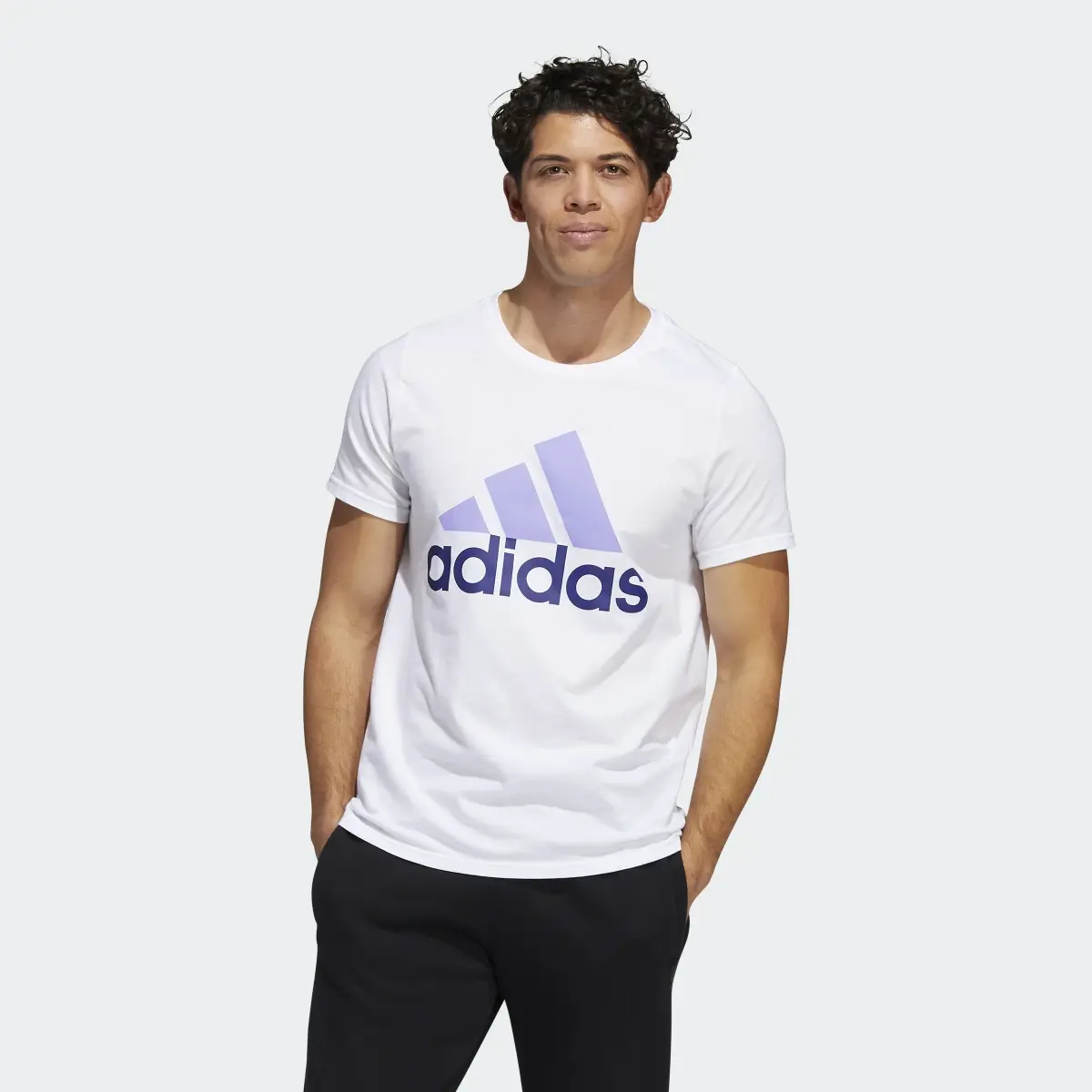 Adidas Playera Badge of Sport Basic. 2