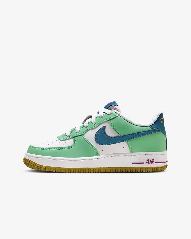 Nike Air Force 1 LV8. 1