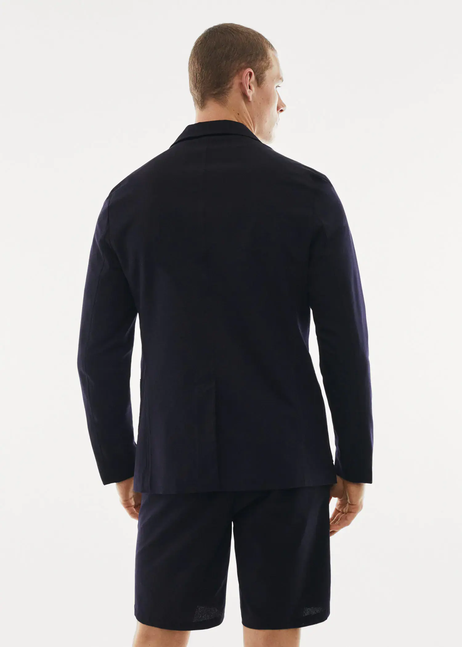 Mango Water-repellent jacket with pockets. a man wearing a black jacket and black pants. 