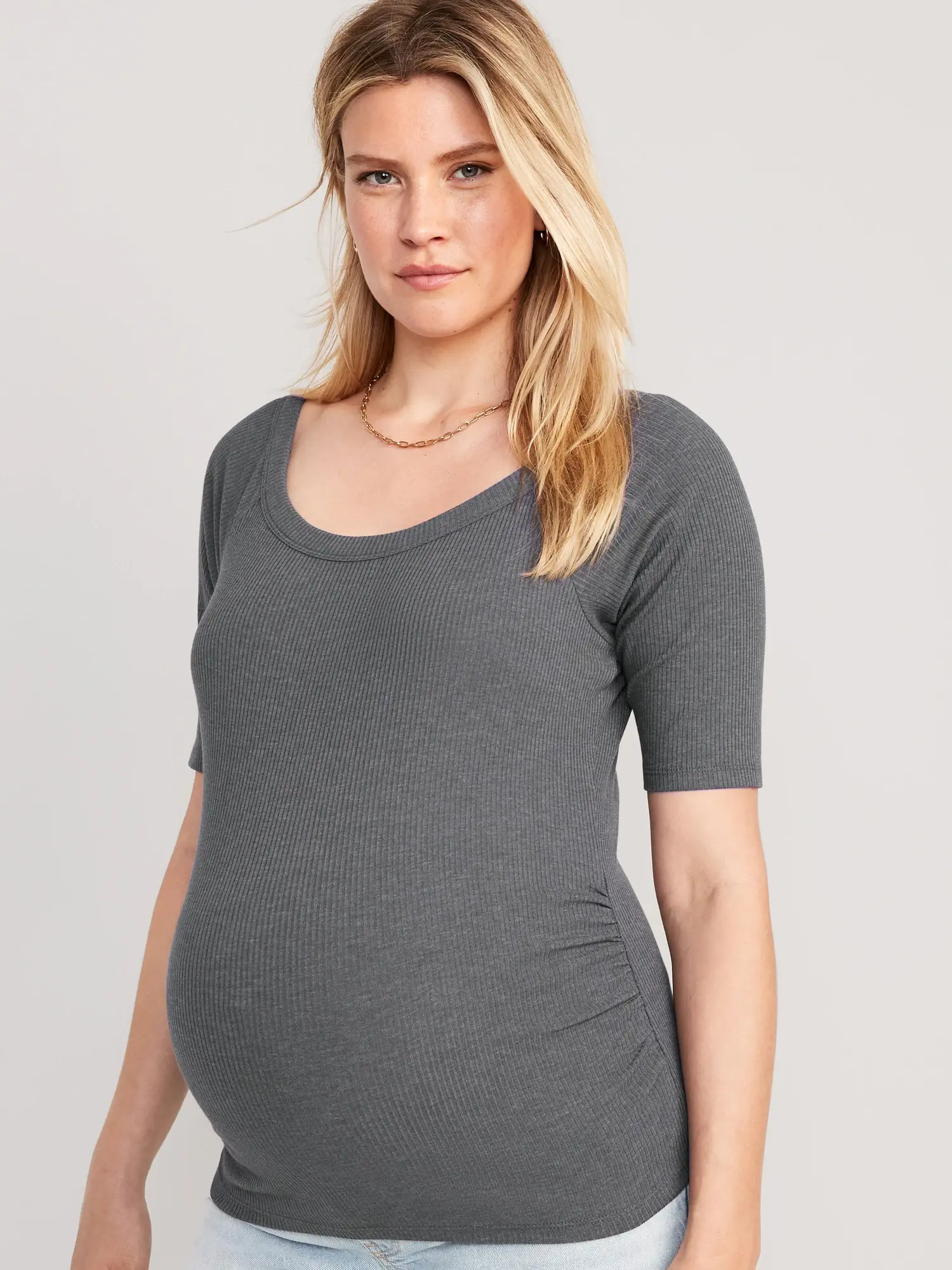 Old Navy Maternity 3/4-Sleeve Side-Shirred T-Shirt black. 1