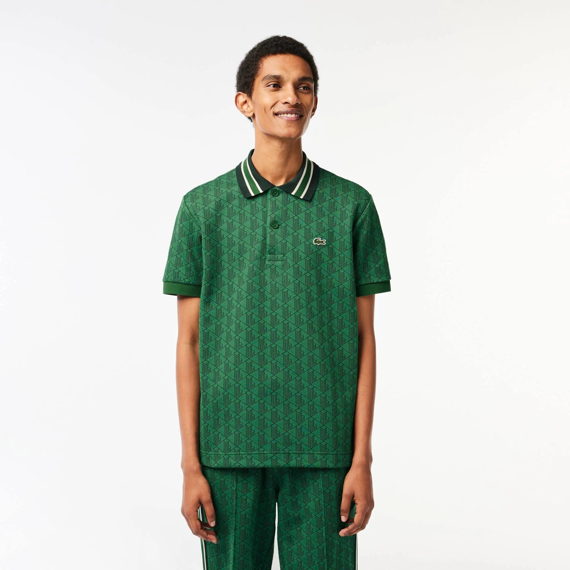 Lacoste Polo classic fit con cuello a contraste y monograma. 1