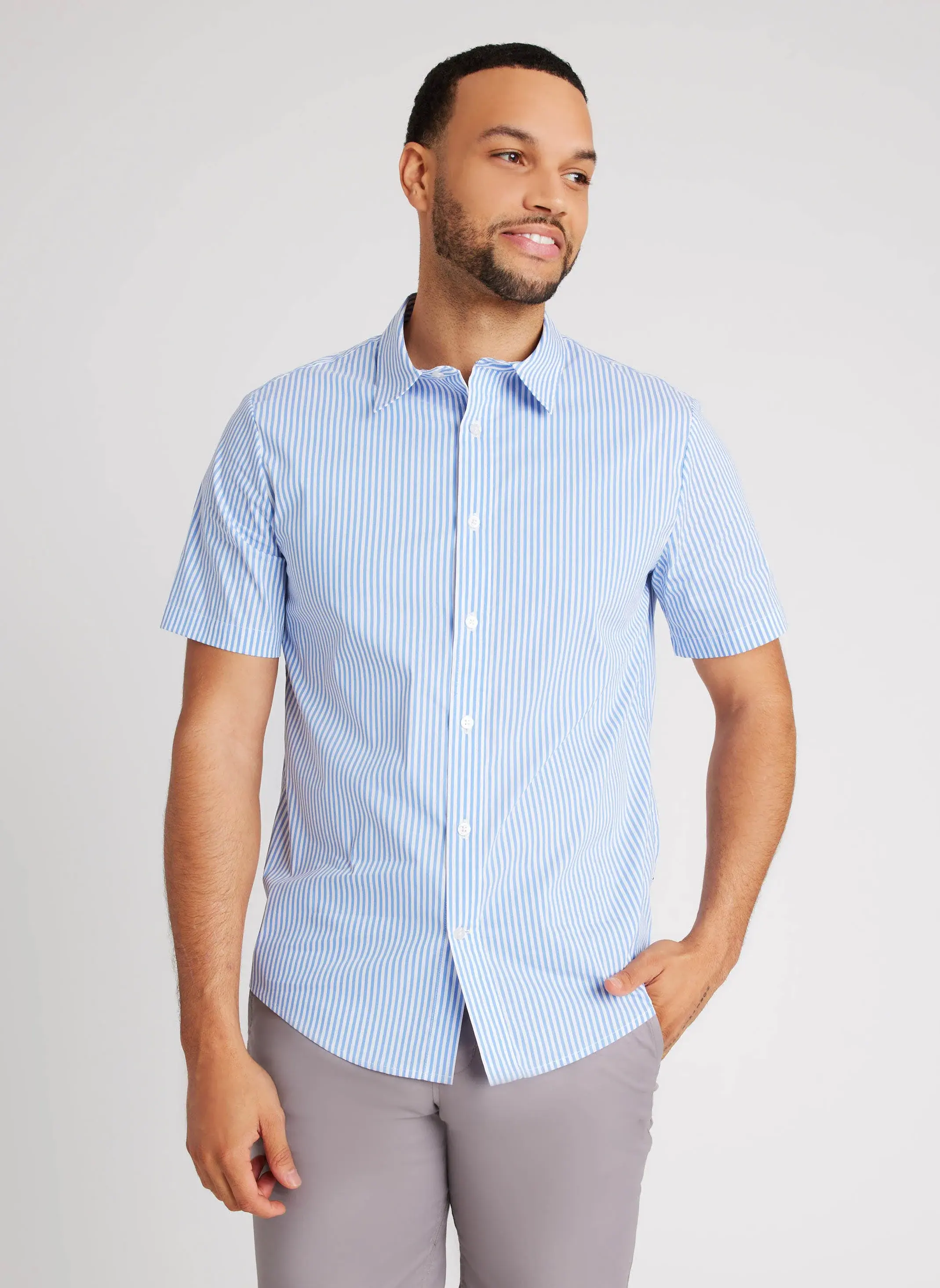 Kit And Ace Stay Cool Poplin Short Sleeve Shirt Standard Fit. 1