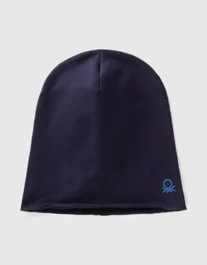 dark blue hat in stretch cotton