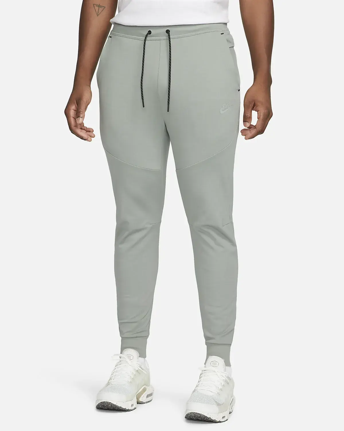 Nike Sportswear Tech Fleece Lightweight. 1