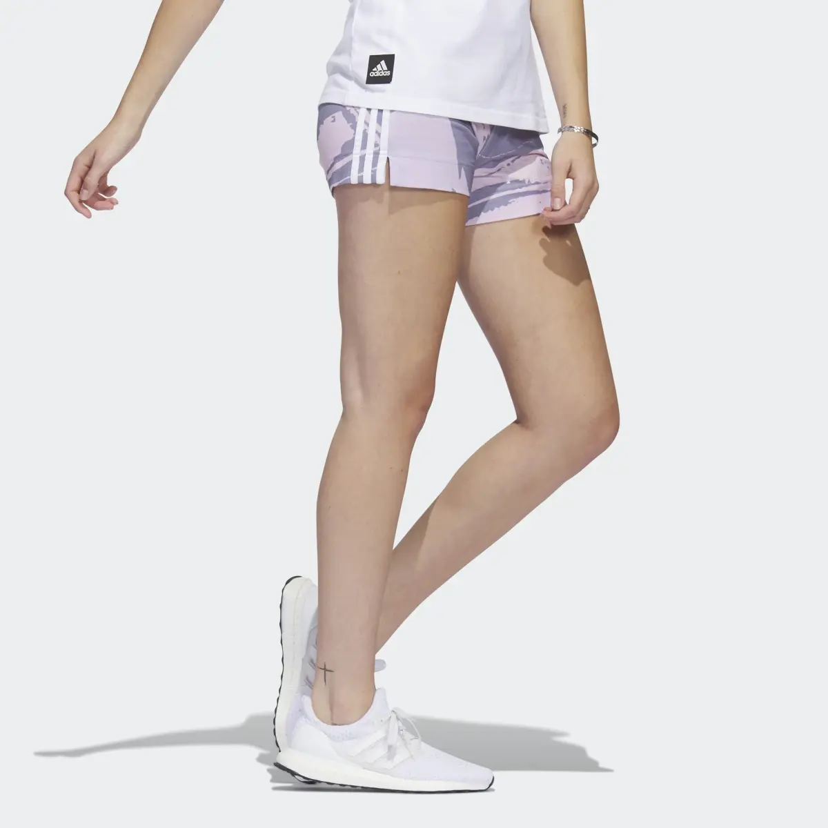 Adidas Shorts Soft Luxe 3 Franjas Estampados. 3